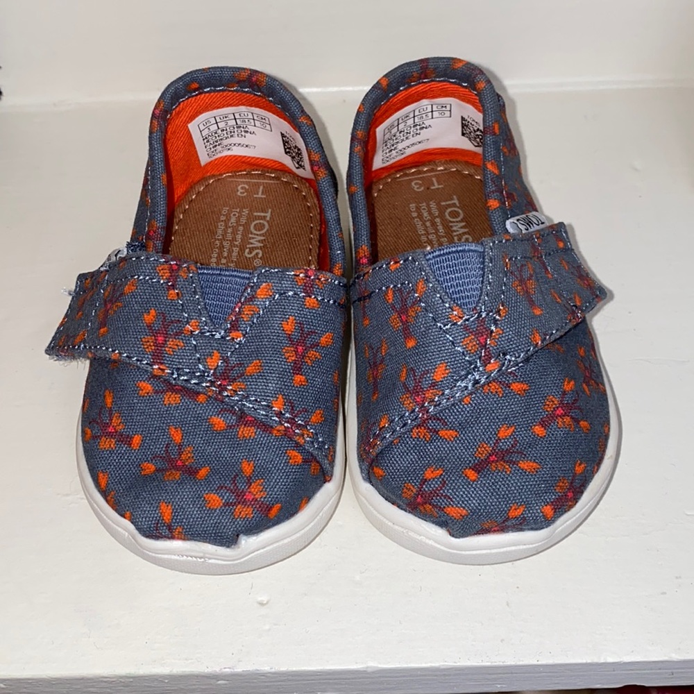 *New*Toms size 3 baby girl shoes 💗